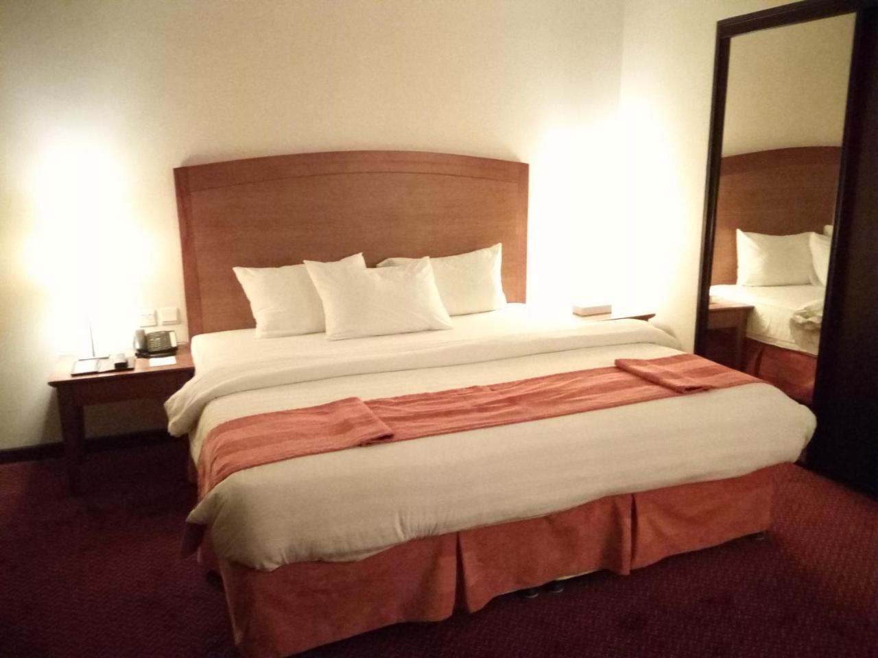 Hala Hotel Al Khobar Esterno foto